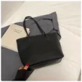 Bolso tote minimalista de piel PU con textura lichi, bolso de hombro grande casual para mujer. - Con Ornamento / Negro