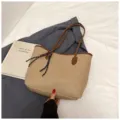 Bolso tote de piel PU beige con asas marrones, elegante bolso de hombro de gran capacidad. - Con Ornamento / Caqui