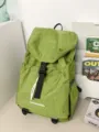 Grüner Nylon Rucksack für Freizeit und Reisen, großer Outdoor Schultucksack für Studenten. - Grün
