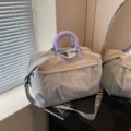 Große Reise-Duffeltasche stilvolle graue Sporttasche Wochenendtasche mit bequemem violettem Griff - Grau