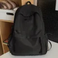Minimalistischer schwarzer Rucksack für Studenten, tägliche Schultasche mit Fronttasche. - Ohne Anhänger / Schwarz