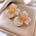 Orecchini a lobo con fiori di strass scintillanti ed elegante design bicolore oro e argento. - 155# Argento Giallo Fiore