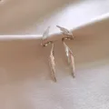 Orecchini a cuffia con ali argentate minimalisti gioielli di moda per donne eleganti - N. 162 Perni in argento - Argento - Ali