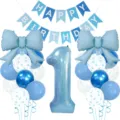 Detailopname van blauwe strik verjaardag ballonnen met nummer en schattige lintprint. - Blauwe en roze ballon banner set (blauw)