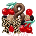 Vista ravvicinata dettagliata del set di palloncini in alluminio leopardati e ciliegia. - Stile Numero 8