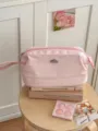 Rosa Kosmetiktasche mit Metall Logo, große Make-up Tasche für Reise und den täglichen Gebrauch. - Rosa