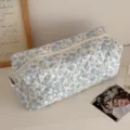 Borsa cosmetica trapuntata a fiori, astuccio da viaggio portatile e organizzatore per uso quotidiano. - Borsa per asciugacapelli / Melo Selvatico Blu