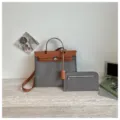 Détail sac à main cabas en toile, sac bandoulière bicolore gris et marron pour femme. - Ensemble de sacs à bandoulière / Gris