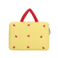 Koreanischer Stil gesteppte Laptoptasche Detail, süßes besticktes Pilzmuster auf gelbem Stoff. - 14 Zoll / Gelb Groß