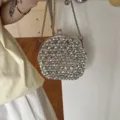 Bolso de noche pequeño con cuentas para mujer, elegante bolso de hombro plateado con cadena. - Plateado