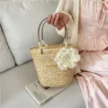 Bolso de mano tejido de paja con decoración floral, bolso de playa de verano casual. - Caqui