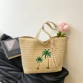 Sac cabas en paille tressée avec broderie de palmier, grand sac bandoulière de plage d'été. - Avec Pendentif / Blanc Cassé