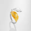 Vista detallada anillo de hoja ajustable de acero inoxidable bicolor, joya elegante - Estilo Doble Hoja Bicolor