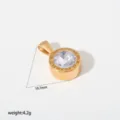 Detailansicht des runden goldenen Edelstahl-Strass-Anhängers mit römischen Ziffern. - Anhänger Ohne Kette (G51)