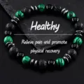 Herren Naturstein Perlenarmband mit Malachit, Vulkangestein und Hämatit Details. - Pfau