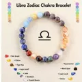Detalle de la pulsera de piedras naturales chakra del zodiaco Libra con cuentas de cristal. - Libra