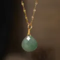 Collar con colgante de lágrima de cristal verde, cadena dorada joya de clavícula variante. - Aventurina Verde