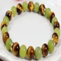 Bracelet de perles en œil de tigre naturel et pierre verte style variante yoga mode - 01