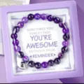 Bracelet de perles en pierre naturelle violette avec carte de citation inspirante. - 011 avec boîte