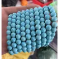 Detalle de cuentas de piedra preciosa turquesa azul con cuentas redondas texturizadas de 8mm. - 4mm (aprox. 90pcs) / Synthetic blue pine