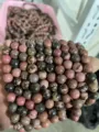 Detalle de pulsera de cuentas de piedra natural, joyería de cuentas redondas rosa y negra 8mm - 4mm (aprox. 90pcs) / Rodonita (Textura Roja Línea Negra)