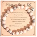 Pulsera de cuentas de cumpleaños 16 con dije de corazón de plata en tarjeta de regalo. - Estilo 16 Cumpleaños