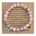 Roze jaspis kralen armband met schattige olifant bedel en inspirerende wenskaart voor vrouwen. - Olifant Hanger / Met Displaykaart / Roze Zebra Jaspis
