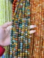Fils de perles en pierres precieuses colorees, perles rondes multicolores en gros. - 4mm (env. 90pcs) / Agate de l'Inde