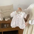 Combinaison bébé fille en coton fleuri, détail de tenue mignonne pour nouveau-né. - 66cm / Style d'été