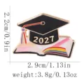 2027 Doktorhut Buch Anstecknadel, Metall Emaillierte Brosche als Abschiedsgeschenk. - C3620-1