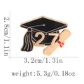 2027 Doktorhut und Urkunde Anstecknadel, Metall Emaillierte Abschluss Brosche für Studenten. - C3623-4