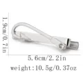 Pince a cravate homme en metal argente avec design crochet et cristal. 5,6x1,9cm. - Style Hameçon