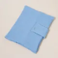 Funda para libro de gasa de algodón azul claro con botón, vista detallada del organizador. - Azul cielo
