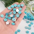Strass en forme de flocon de neige bleu scintillant pour loisirs créatifs et nail art. - Fleur de Prunier Visage Ananas Résine / 100 Pièces/Paquet (12mm) / Bleu aqua AB