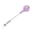 Enrouleur de badge violet avec perles, clip métallique et sangle de carte sécurisée. - Violet