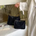 Μινιμαλιστική casual νάιλον τσάντα ώμου για γυναίκες, ρετρό σχεδίαση, κομψή τσάντα. - L / Μαύρο