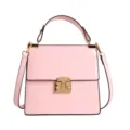 Rosa Lackleder Handtasche mit goldenem Schloss und Umhängeriemen für Damenmode. - Rosa
