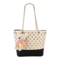 Sac à épaule matelassé élégant avec strass, bandoulière en chaîne et joli charm d'ours. - Avec Pendentif / Blanc Cassé