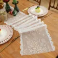 Camino de mesa de encaje blanco con delicado patrón de copos de nieve para Navidad. - 90CM de Largo / Encaje Copo
