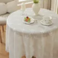 Nappe en dentelle de coton blanche française avec broderie florale 3D et bordure élégante. - Fleurs multicouches 3D avec dentelle de 3 cm