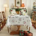 Weihnachten gedruckte rechteckige Tischdecke mit Fransen Kranz Design für Esstisch Dekor. - 90x90cm / Kleiner Weihnachtskranz mit weißer Quaste