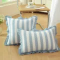 Cojín decorativo de algodón a rayas azules y blancas con volantes estilo campestre - Rayas Azules