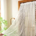 Rideau court en dentelle jacquard blanche française voilage floral vintage pour porte - 140x100 (LxH, Pièce Unique, Sans Tringle) / Fleurs enroulées blanches (bordure ondulée des 2 côtés) (passe-tringle)