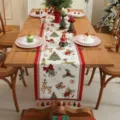 Camino da tavola natalizio jacquard decorazione con cervo e nappe per sala da pranzo - 35x120cm / Sfondo Bianco Cervo Dorato con Nappe Rosse