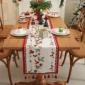 Centrotavola natalizio con design di cervo jacquard e nappe per decorazione festiva - 35x120cm / Sfondo Bianco Corda con Nappe Rosse