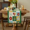 Chemin de table jacquard floral minimaliste moderne avec de jolies franges pour deco - Fleurs à Carreaux Verts + Gland Vert