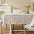 Mantel de algodón jacquard estilo francés con pompones, diseño floral y cuadros. - 60x60 / Chile + bolita blanca