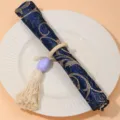 Anello portatovagliolo in tessuto intrecciato con perla in legno e nappa, stile rustico. - Stile Portatovagliolo con Motivo Blu Oro (Z1236) / Viola