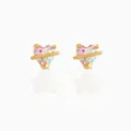 Primer plano detallado de dulces pendientes de circonita de colores con diseño de estrella. - Estilo Dorado (EH00100)