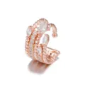 Detailansicht der eleganten roségoldenen Messing Ohrklemme mit funkelnden Steinen für Ohren. - Roségold Plated (EH00258) / Weiß